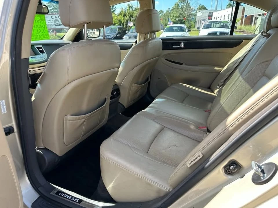 2011 Hyundai Genesis - Image 16 of 17