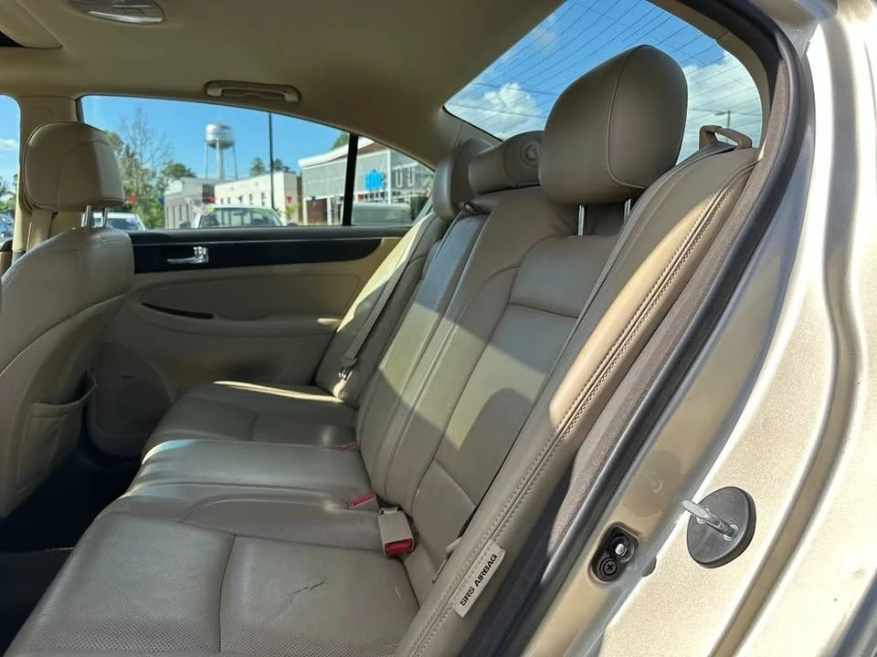 2011 Hyundai Genesis - Image 15 of 17