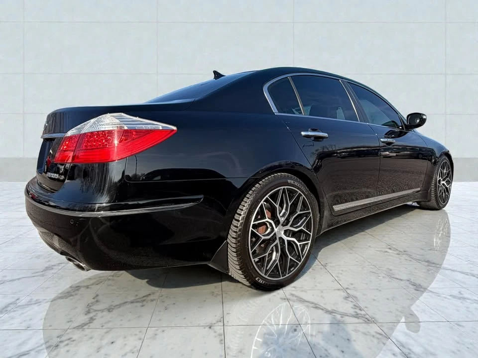 2011 Hyundai Genesis - Image 2 of 17