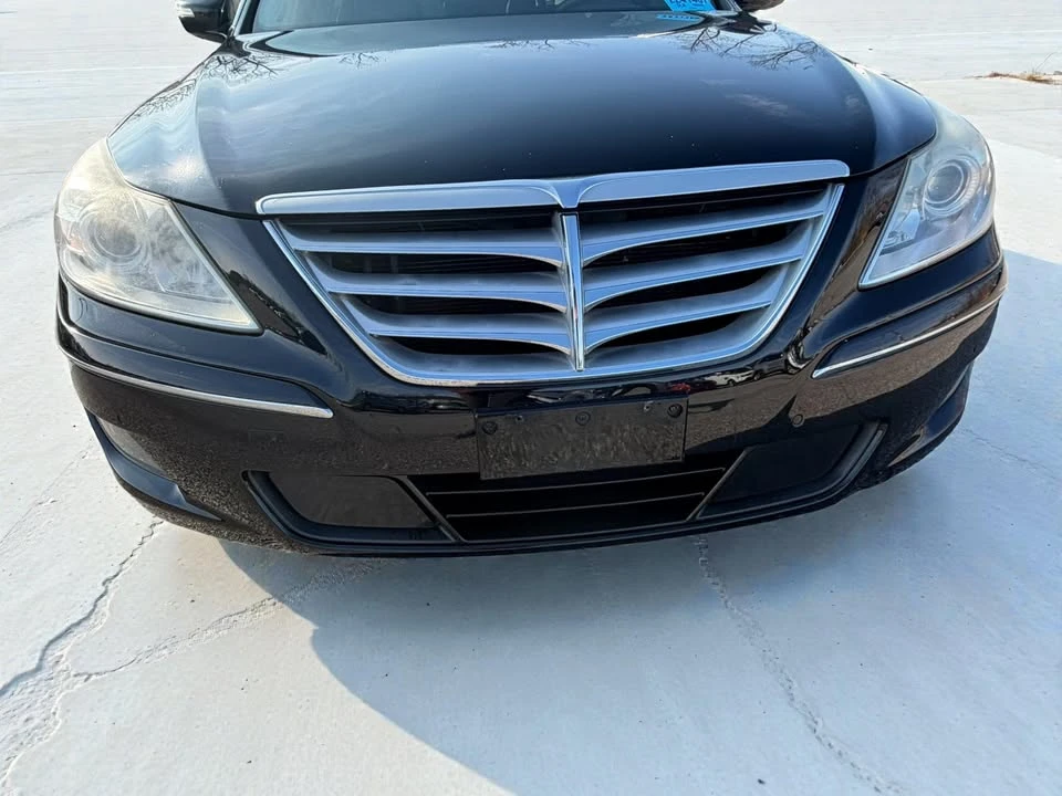 2011 Hyundai Genesis - Image 5 of 17