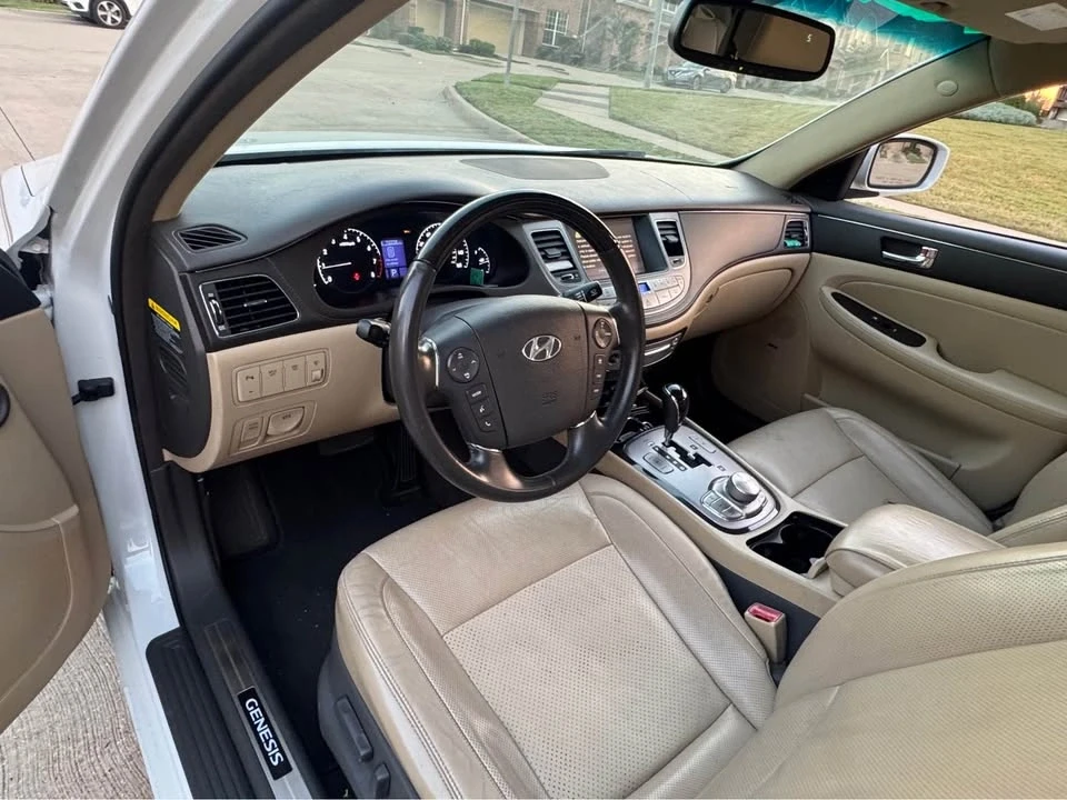 2011 Hyundai Genesis - Image 11 of 18