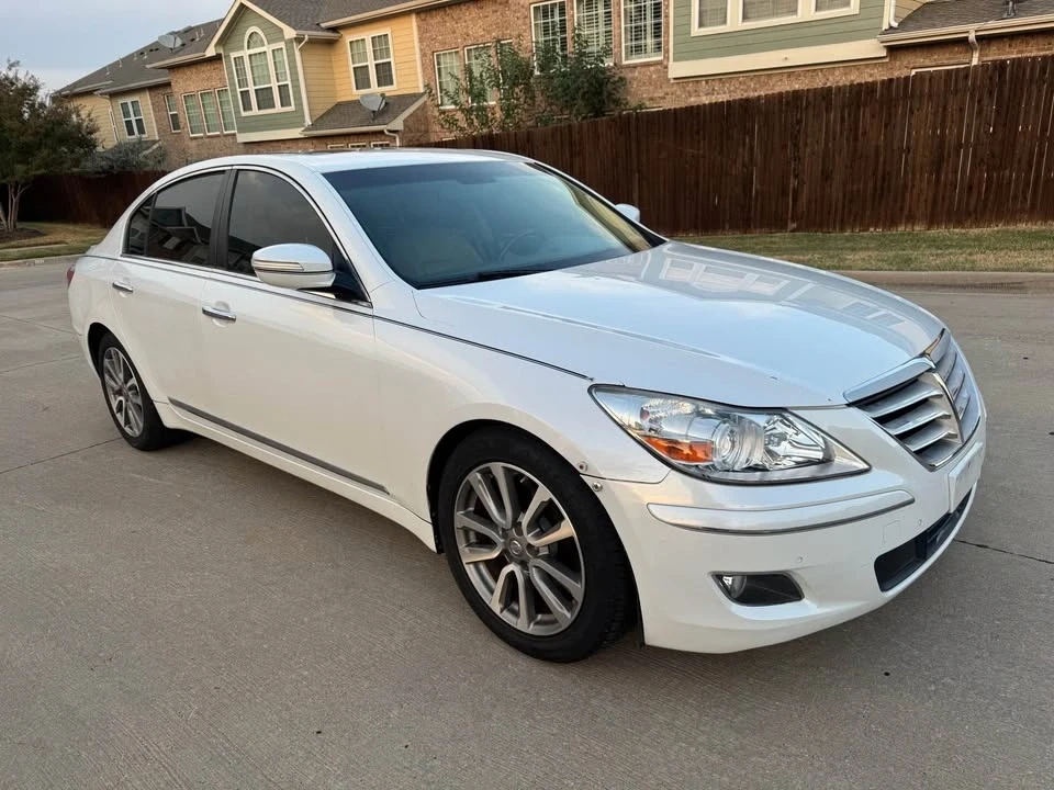 2011 Hyundai Genesis - Image 2 of 18
