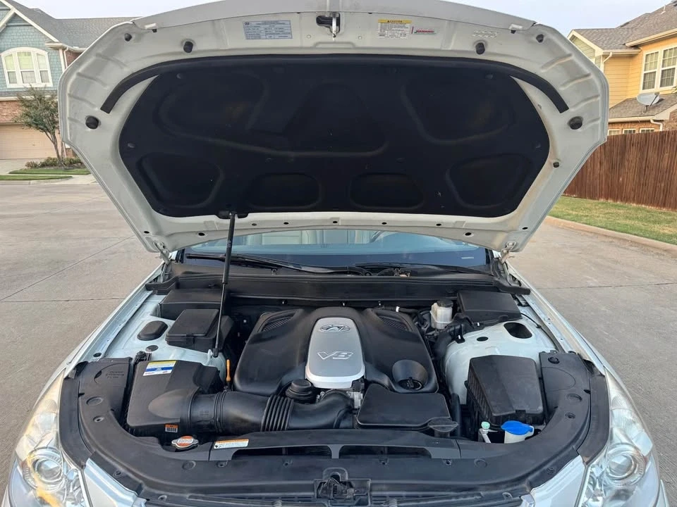 2011 Hyundai Genesis - Image 14 of 18