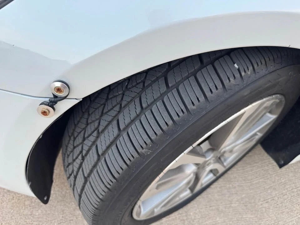 2011 Hyundai Genesis - Image 15 of 18