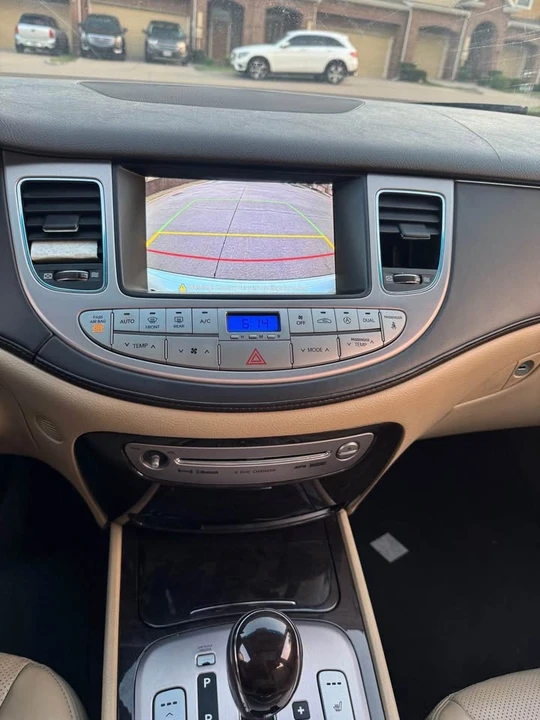 2011 Hyundai Genesis - Image 16 of 18