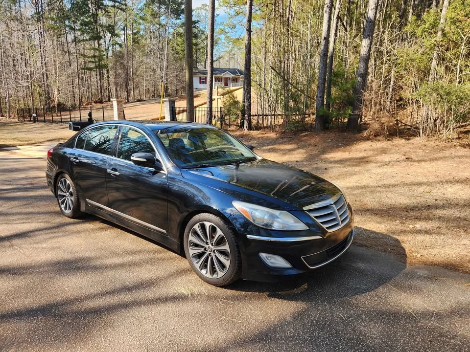 2011 Hyundai Genesis - Image 2 of 9