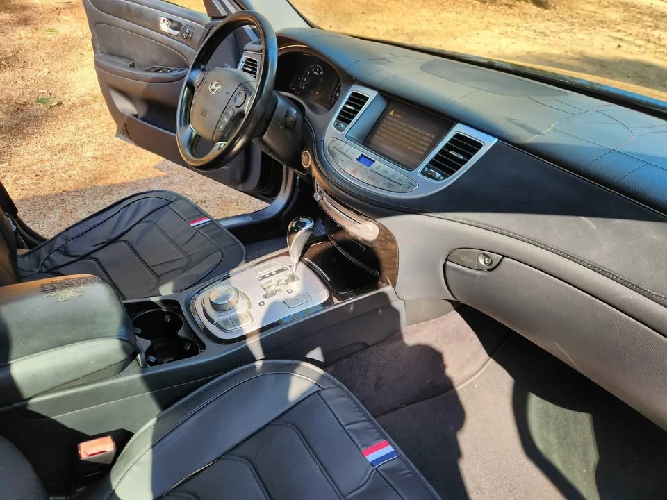 2011 Hyundai Genesis - Image 7 of 9