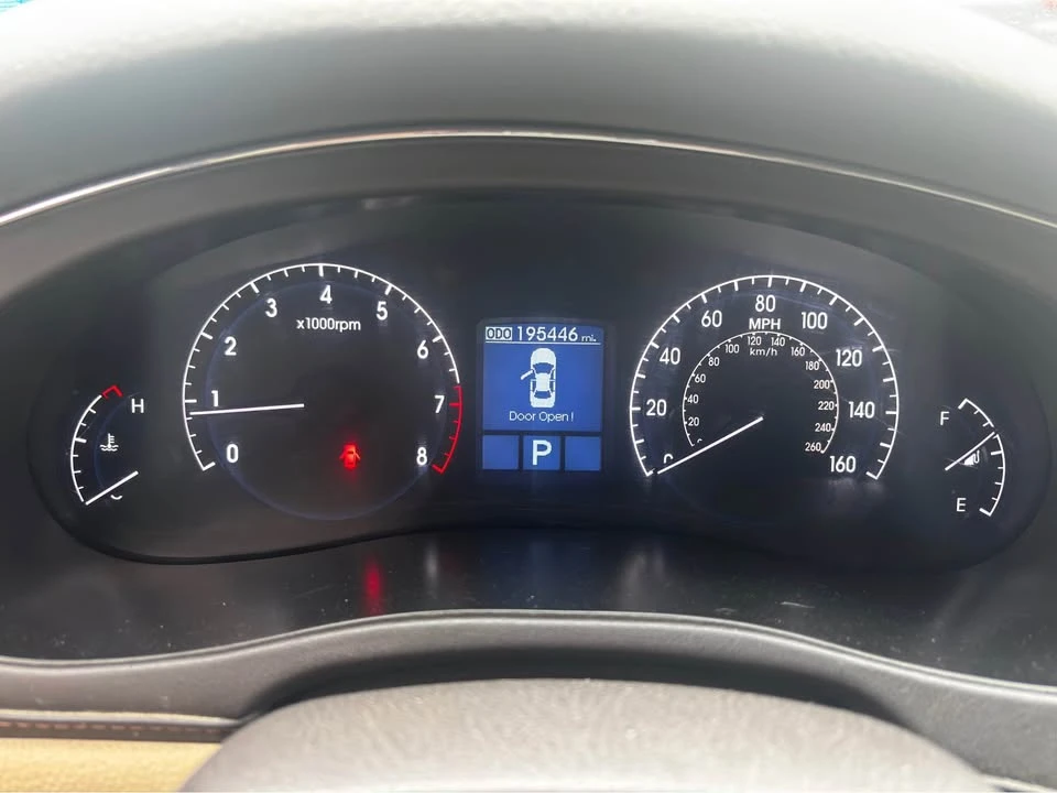 2011 Hyundai Genesis - Image 2 of 5