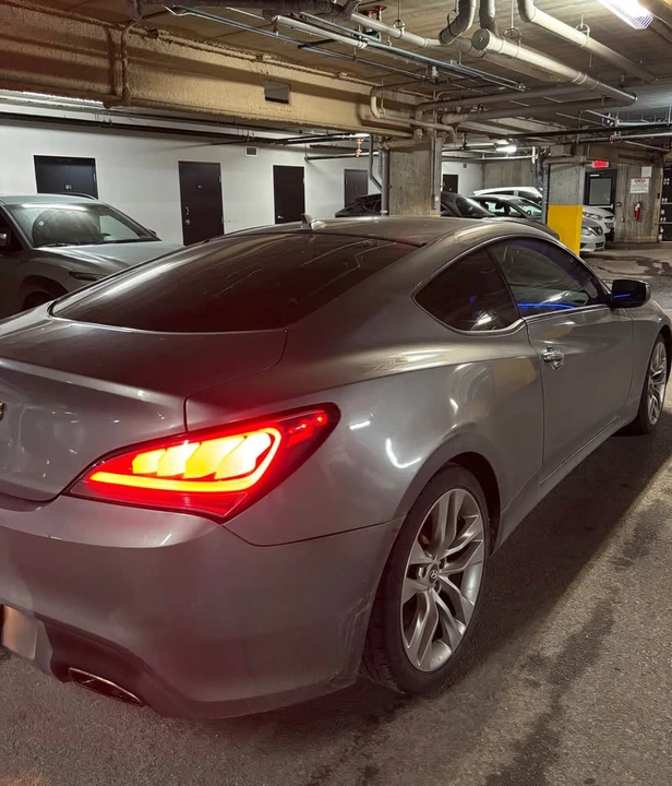 2011 Hyundai Genesis - Image 6 of 7