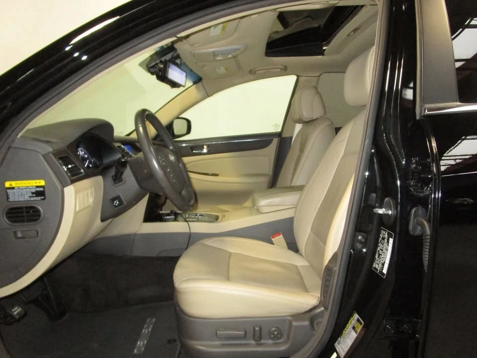 2011 Hyundai Genesis - Image 13 of 19
