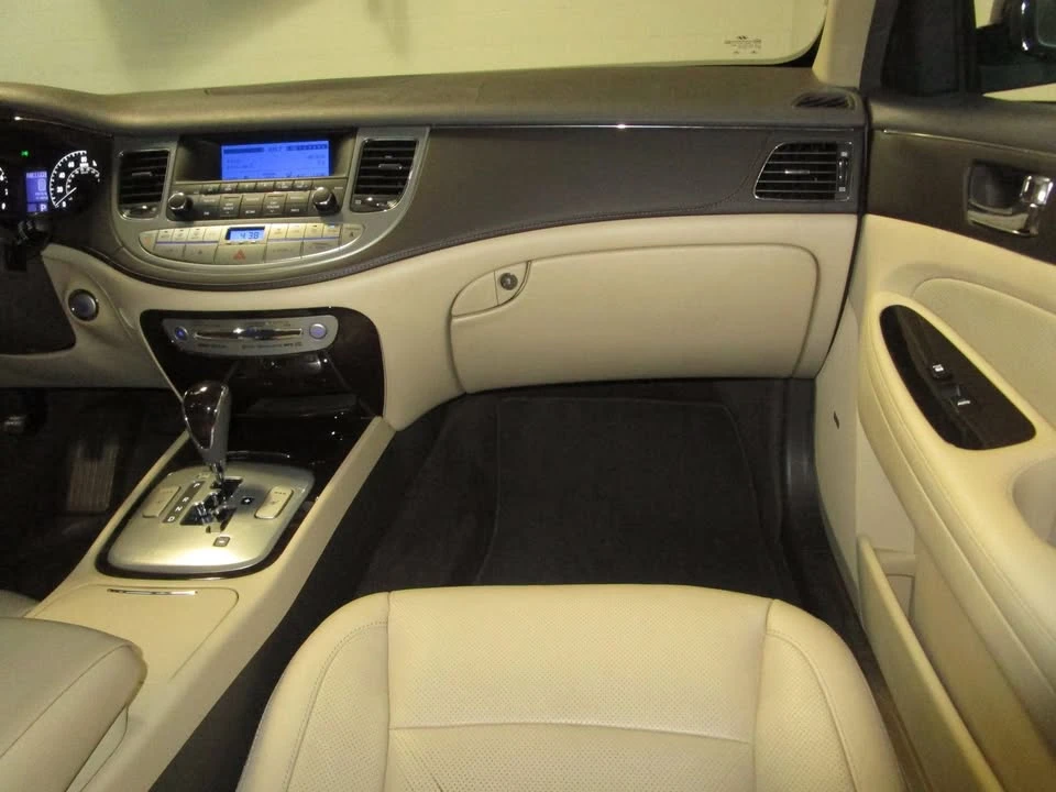 2011 Hyundai Genesis - Image 16 of 19