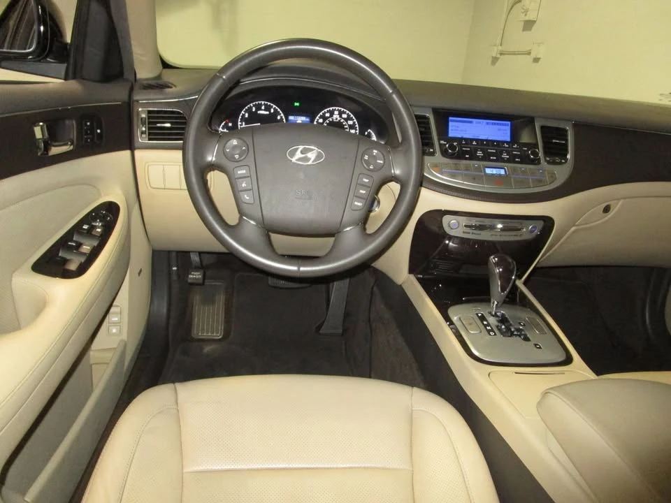 2011 Hyundai Genesis - Image 16 of 20