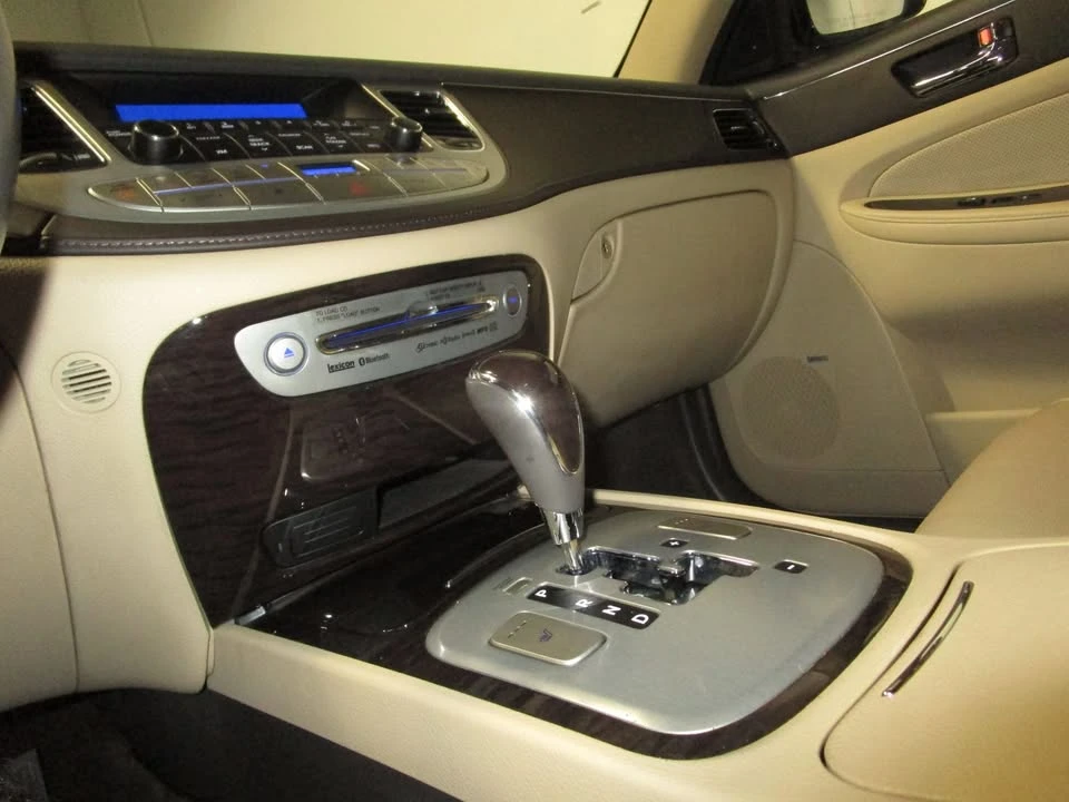 2011 Hyundai Genesis - Image 18 of 20