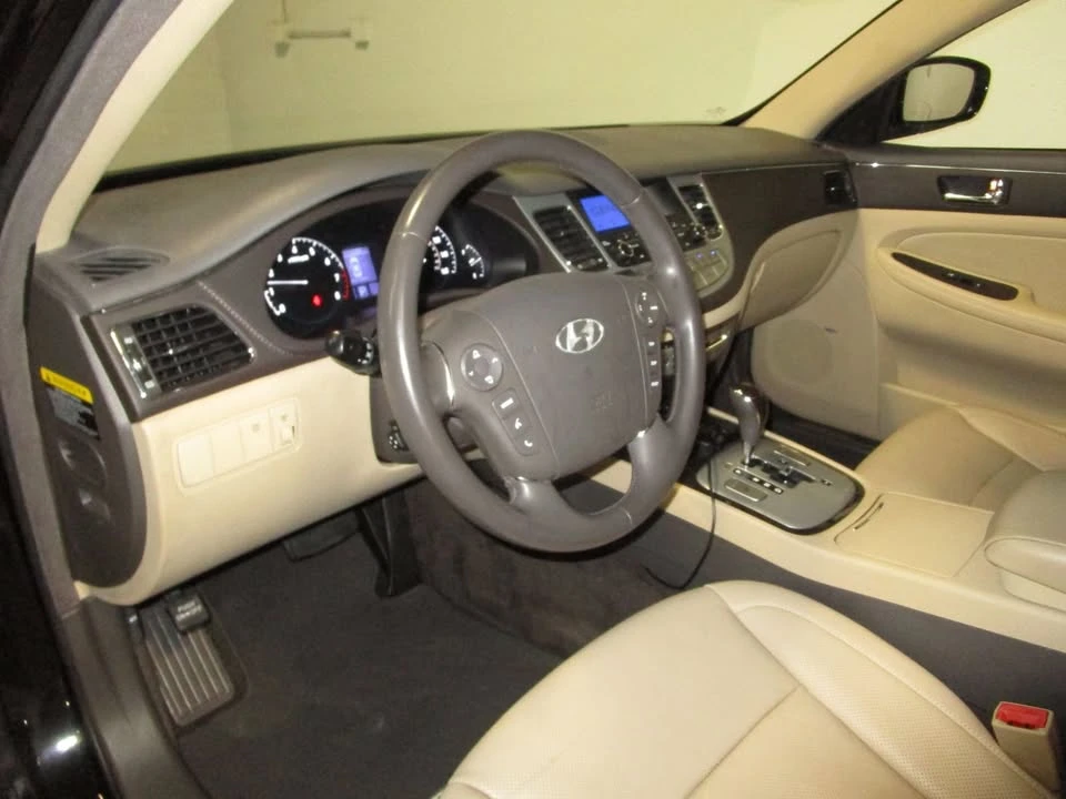 2011 Hyundai Genesis - Image 10 of 20