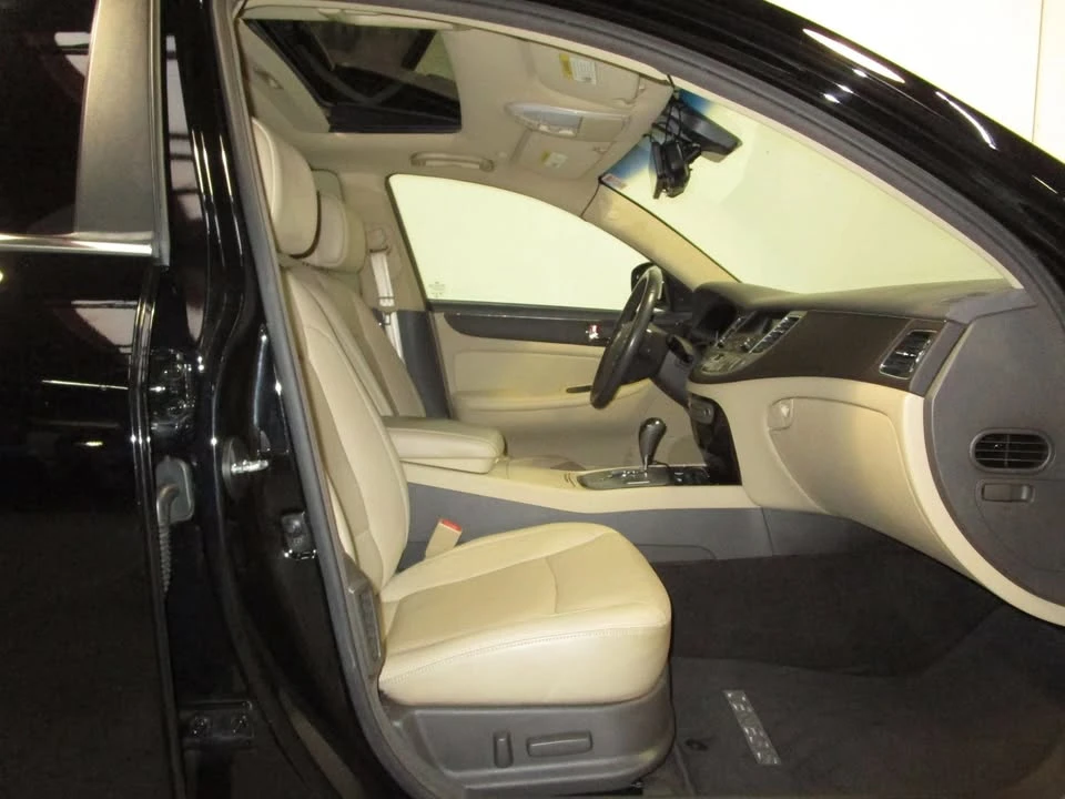 2011 Hyundai Genesis - Image 15 of 20