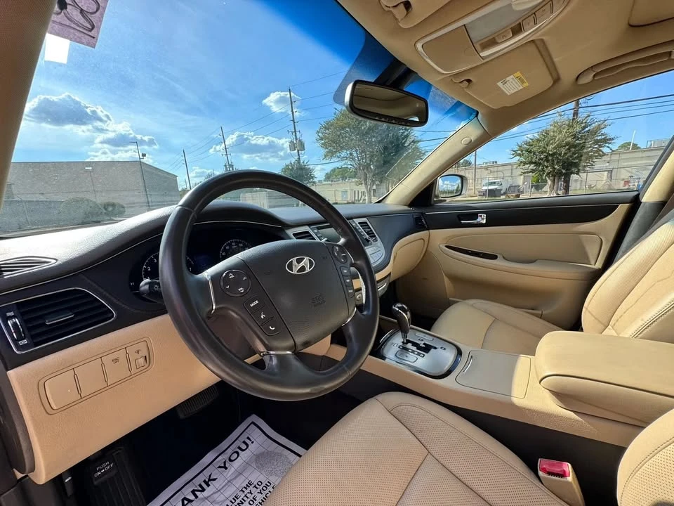 2011 Hyundai Genesis - Image 16 of 19