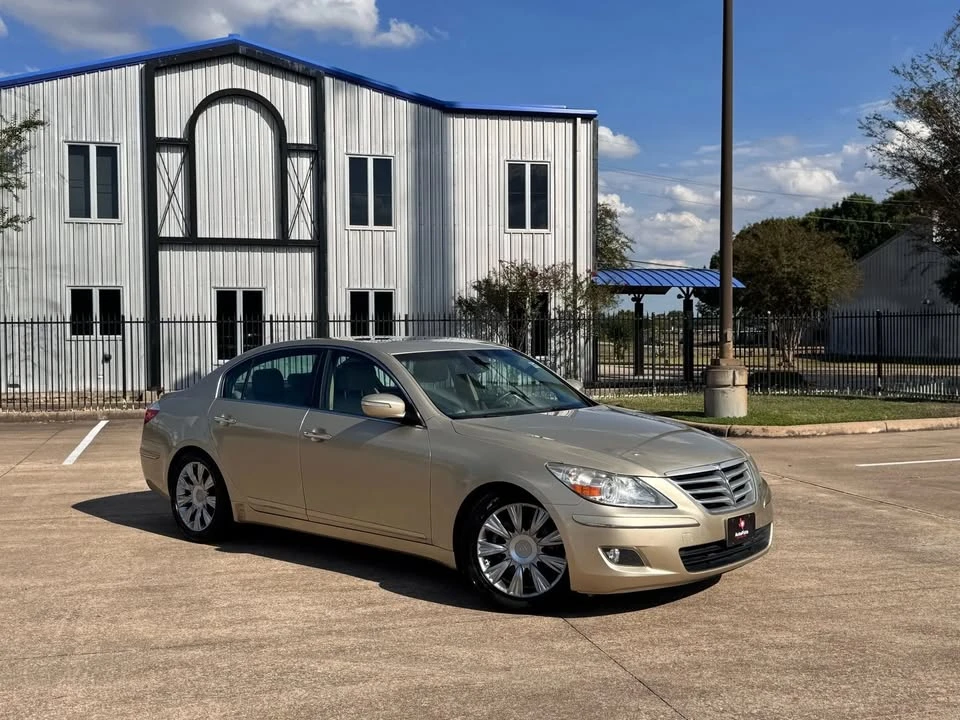 2011 Hyundai Genesis - Image 2 of 19