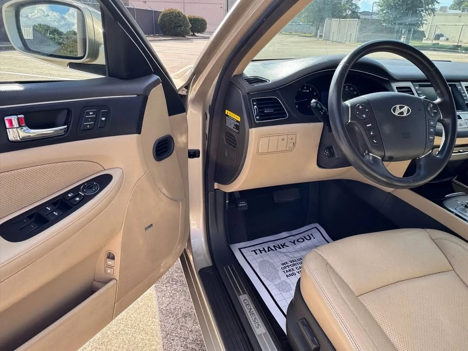 2011 Hyundai Genesis - Image 15 of 20