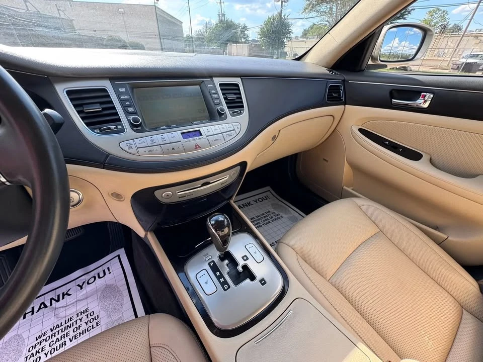 2011 Hyundai Genesis - Image 18 of 20