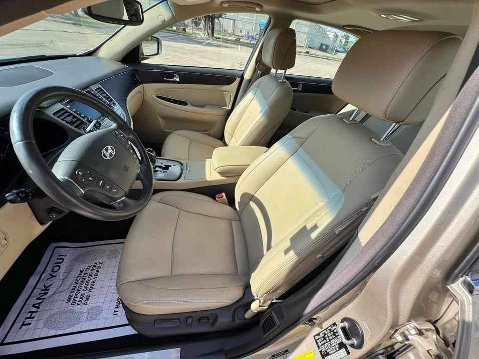2011 Hyundai Genesis - Image 16 of 20