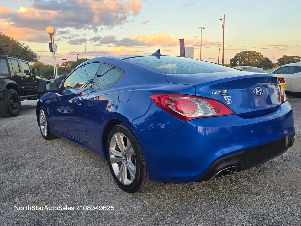 2011 Hyundai Genesis - Image 14 of 15