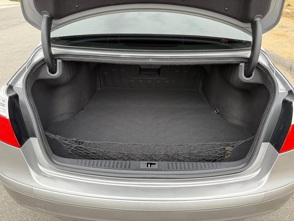 2011 Hyundai Genesis - Image 10 of 12