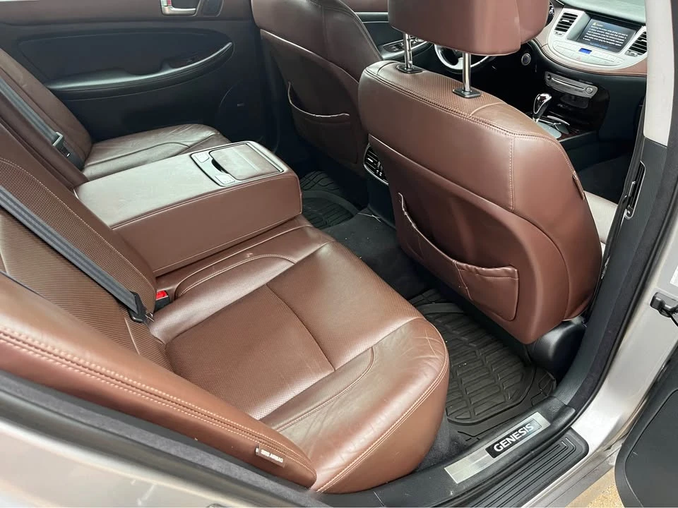 2011 Hyundai Genesis - Image 8 of 9