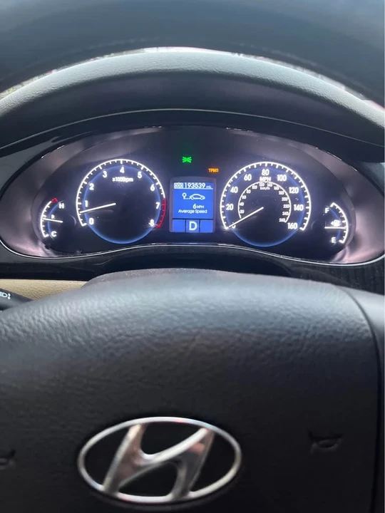 2011 Hyundai Genesis - Image 6 of 6