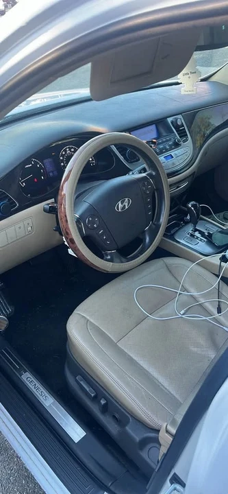 2011 Hyundai Genesis - Image 4 of 6