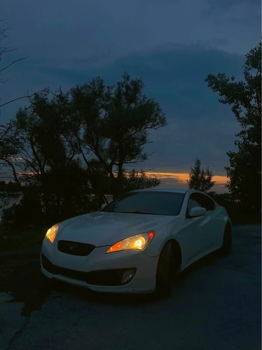 2011 Hyundai Genesis Coupe - Image 4 of 7