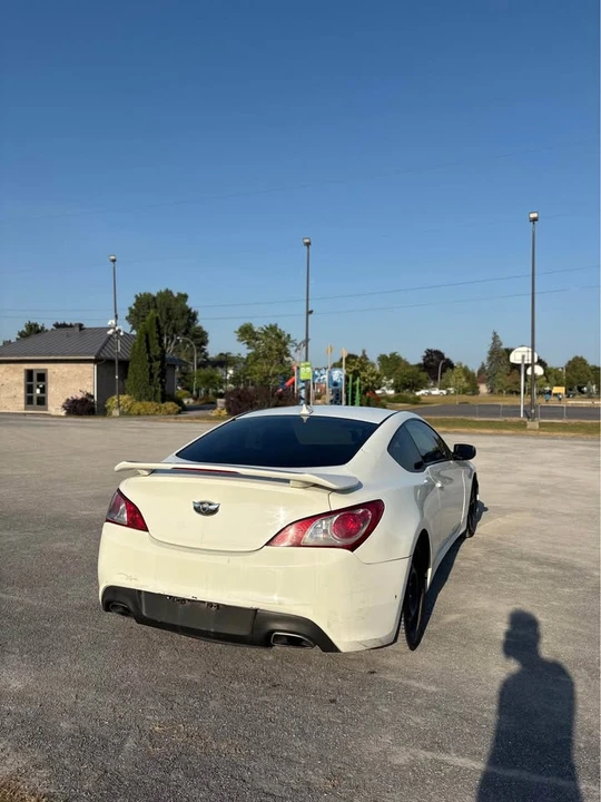 2011 Hyundai Genesis Coupe - Image 5 of 14