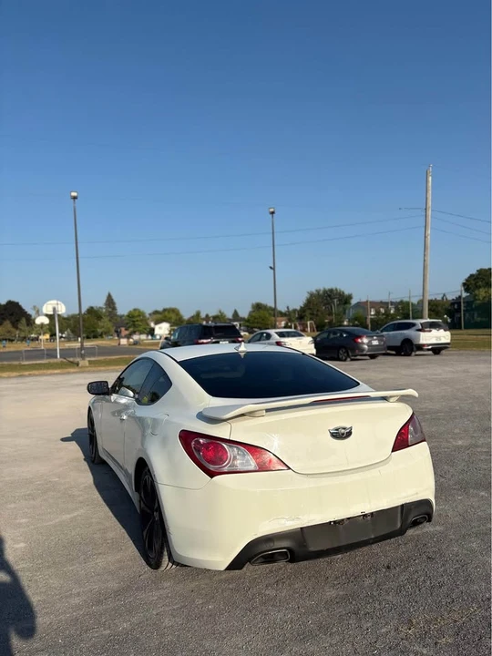 2011 Hyundai Genesis Coupe - Image 6 of 14