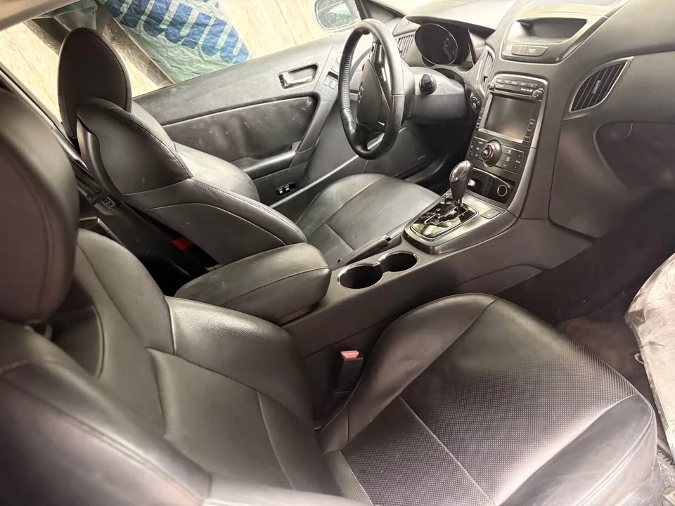 2011 Hyundai Genesis Coupe - Image 6 of 9