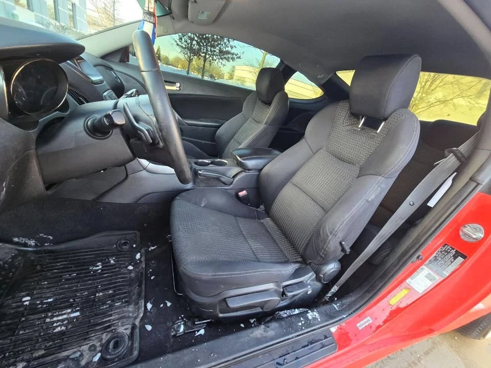 2011 Hyundai Genesis Coupe - Image 10 of 15