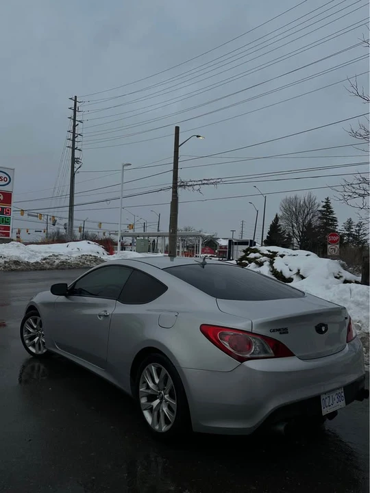 2011 Hyundai Genesis Coupe - Image 2 of 3