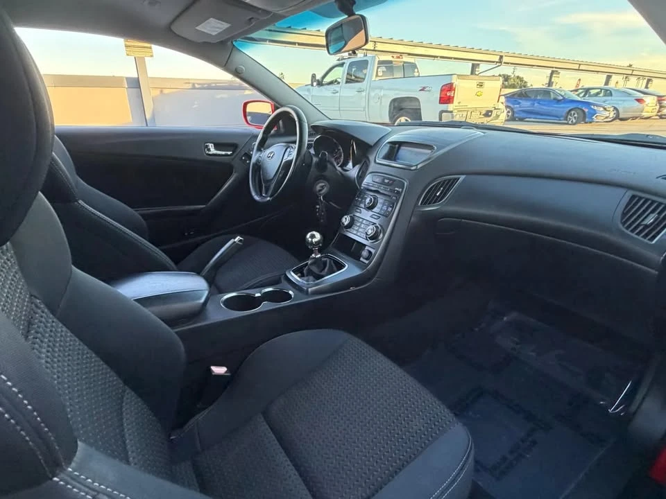 2011 Hyundai Genesis Coupe - Image 18 of 20