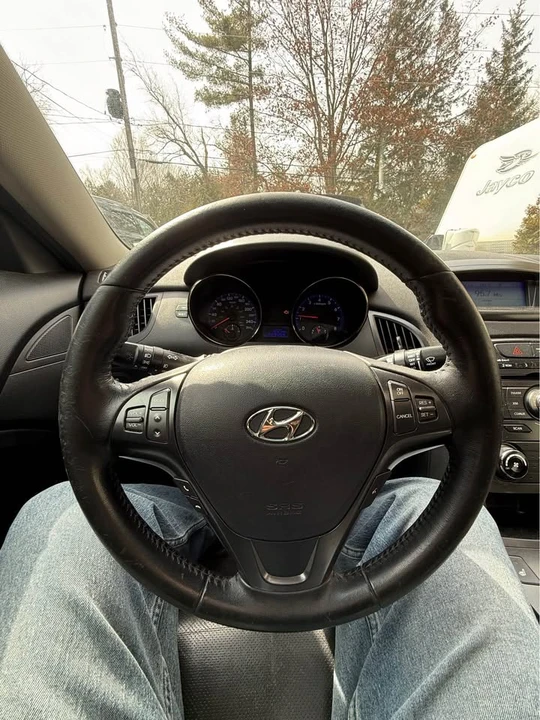 2011 Hyundai Genesis Coupe - Image 7 of 11