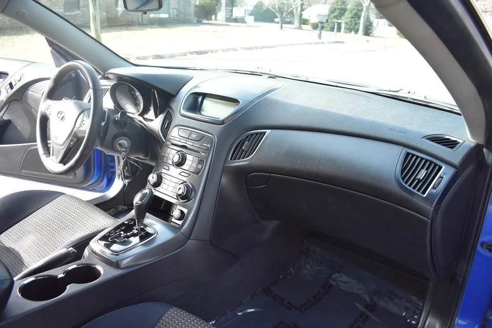 2011 Hyundai Genesis Coupe - Image 15 of 20