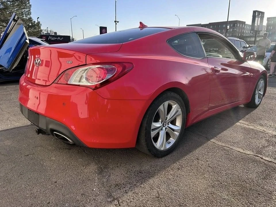 2011 Hyundai Genesis Coupe - Image 5 of 11