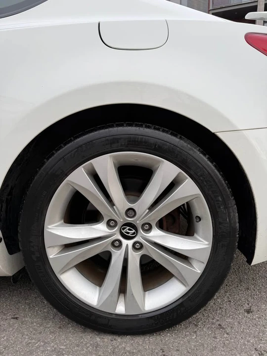 2011 Hyundai Genesis Coupe - Image 16 of 18