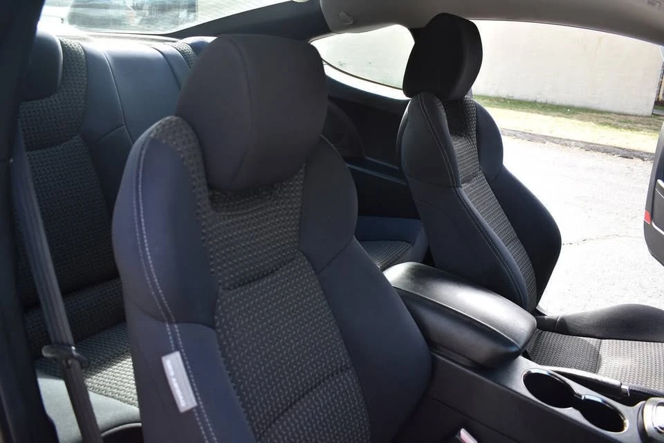 2011 Hyundai Genesis Coupe - Image 16 of 20
