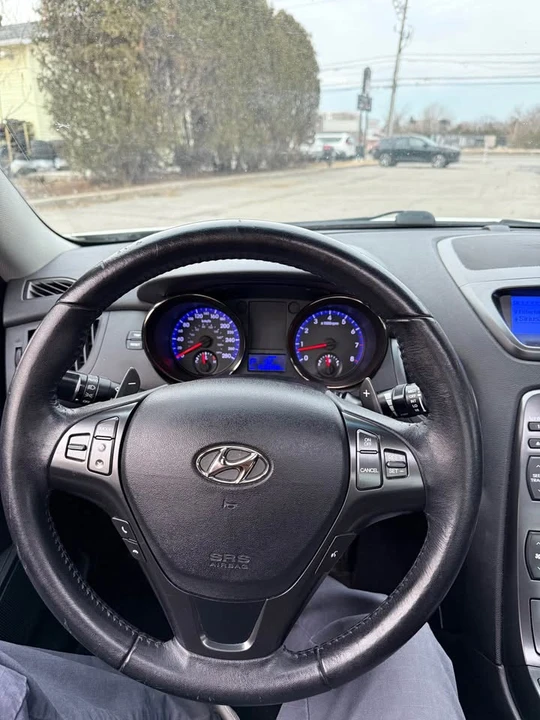 2011 Hyundai Genesis Coupe - Image 10 of 18