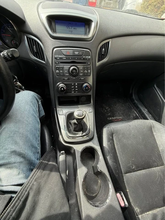 2011 Hyundai Genesis Coupe - Image 8 of 11