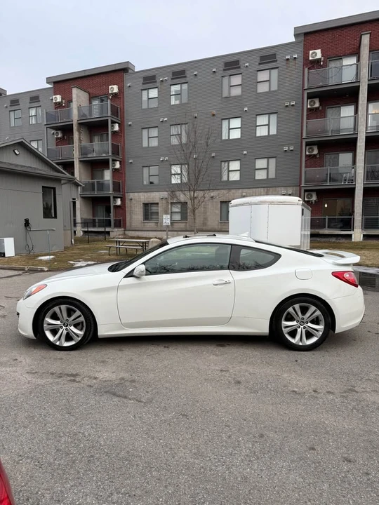 2011 Hyundai Genesis Coupe - Image 2 of 18