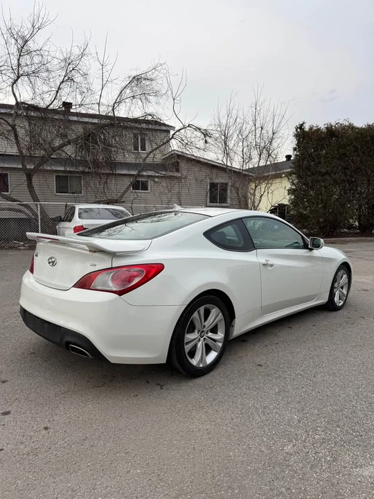 2011 Hyundai Genesis Coupe - Image 4 of 18