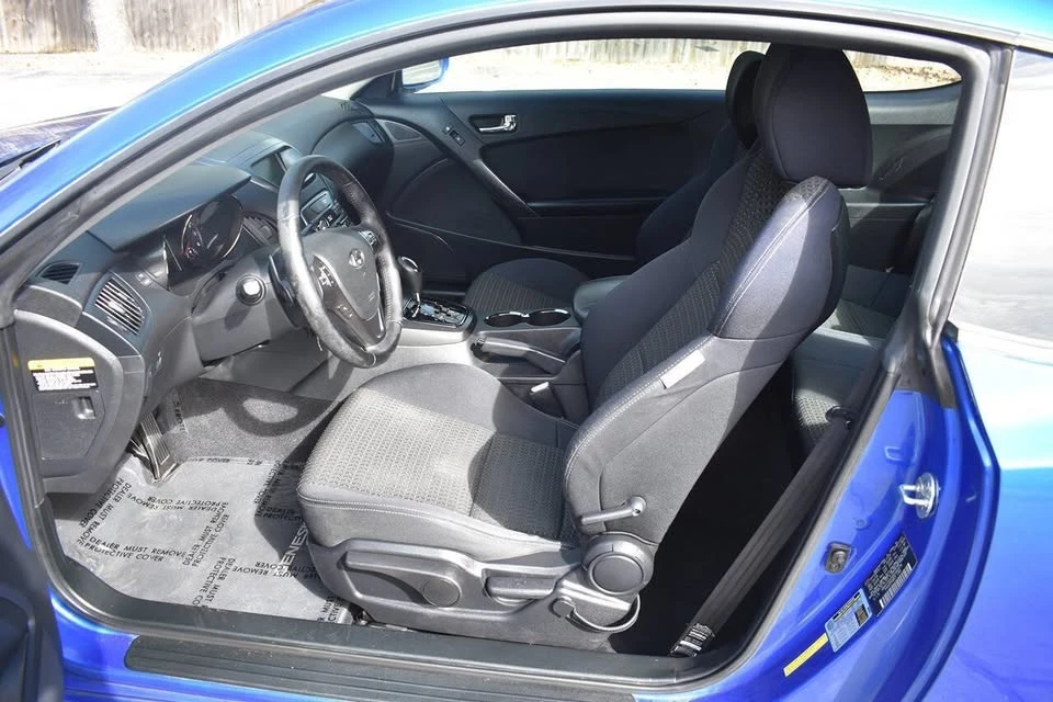 2011 Hyundai Genesis Coupe - Image 10 of 20