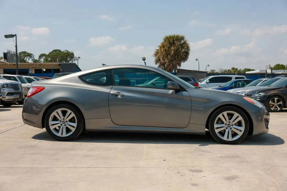 2011 Hyundai Genesis Coupe - Image 8 of 20