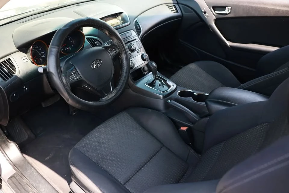 2011 Hyundai Genesis Coupe - Image 13 of 20