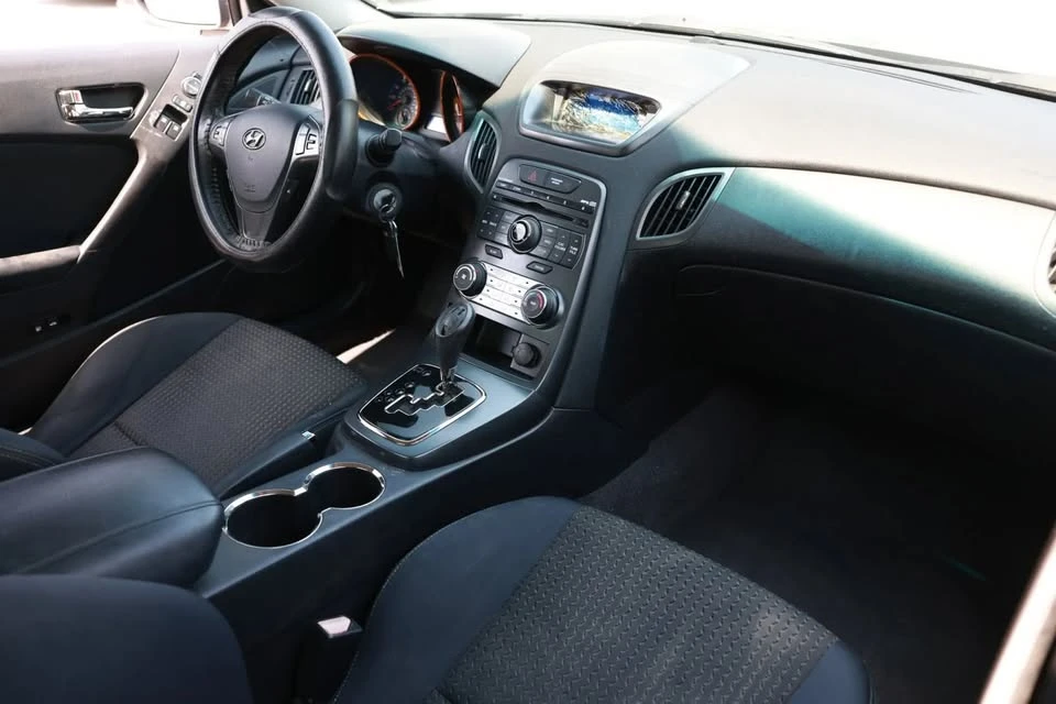 2011 Hyundai Genesis Coupe - Image 16 of 20
