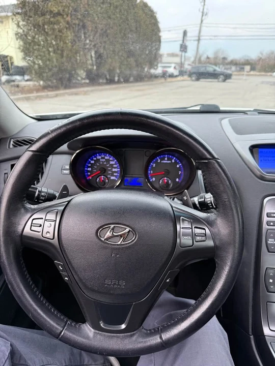 2011 Hyundai Genesis Coupe - Image 11 of 18